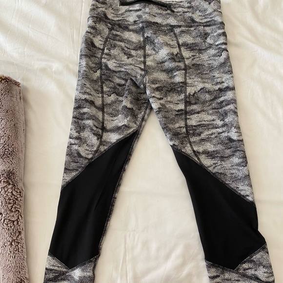 Lululemon Fast and Free Leggings - Picture 2 of 5